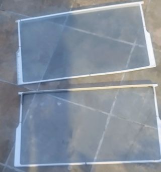 Dos baldas de cristal para frigorífico de 70 ctms 