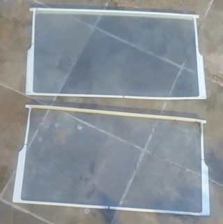 Dos baldas de cristal para frigorífico de 70 ctms 