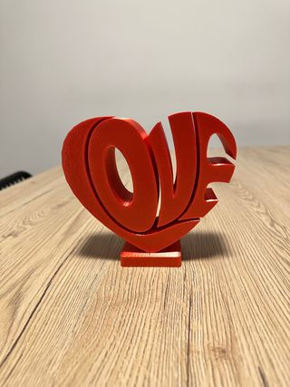 Soprammobile rosso scritta love