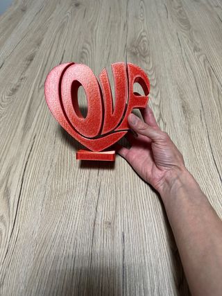 Soprammobile rosso scritta love