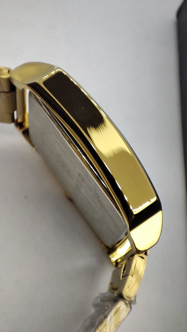 Reloj dorado Binbond