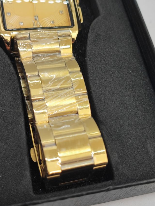 Reloj dorado Binbond