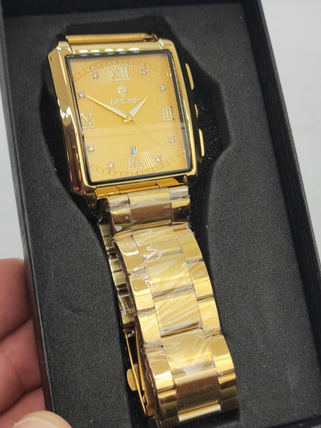Reloj dorado Binbond