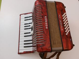 Acordeón hohner student ivm