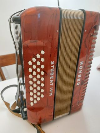 Acordeón hohner student ivm