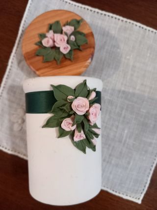 Vasetto con roselline 
