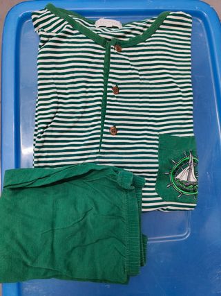 Pijama de pantalón corto. Verano. Barco bordado