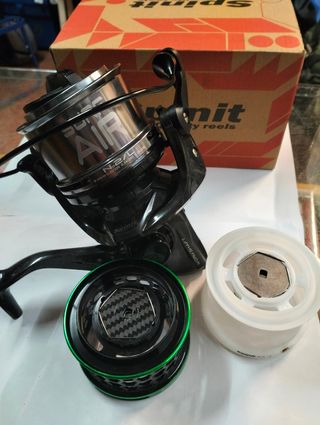 CARRETE DE SURFCASTING -CON TRES BOBINAS- nuevo.