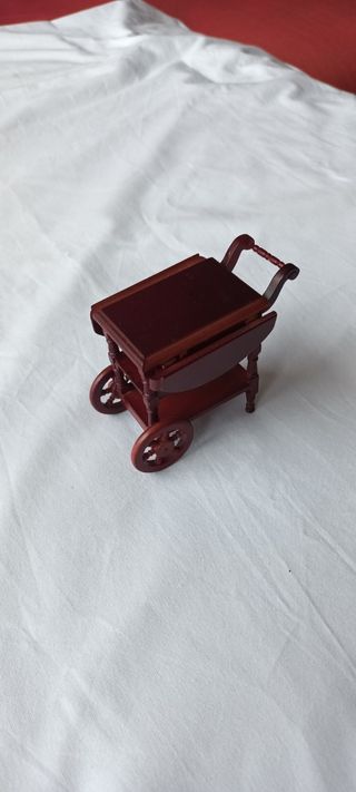 Mesa de servicio casita muñecas