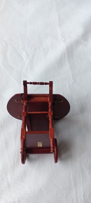 Mesa de servicio casita muñecas