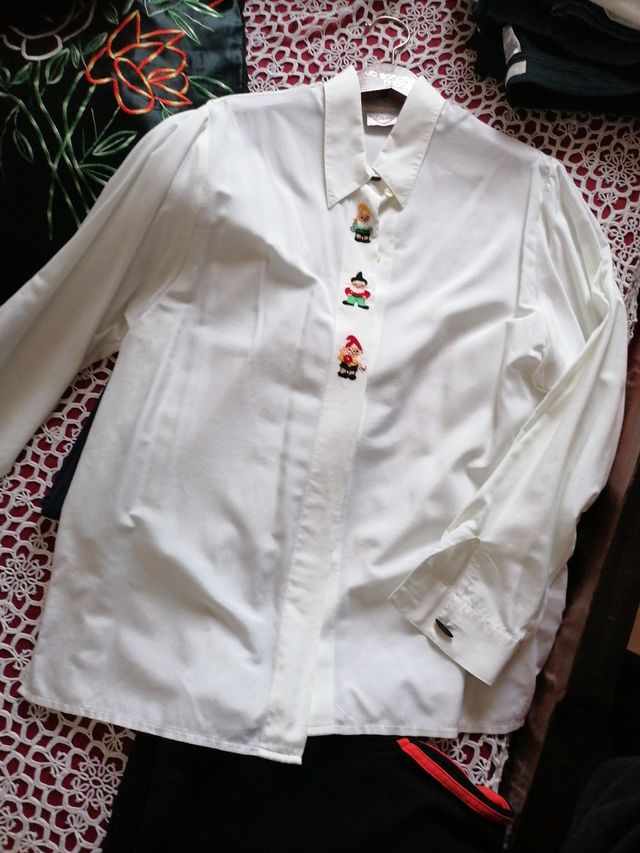 Camicia bianca particolare