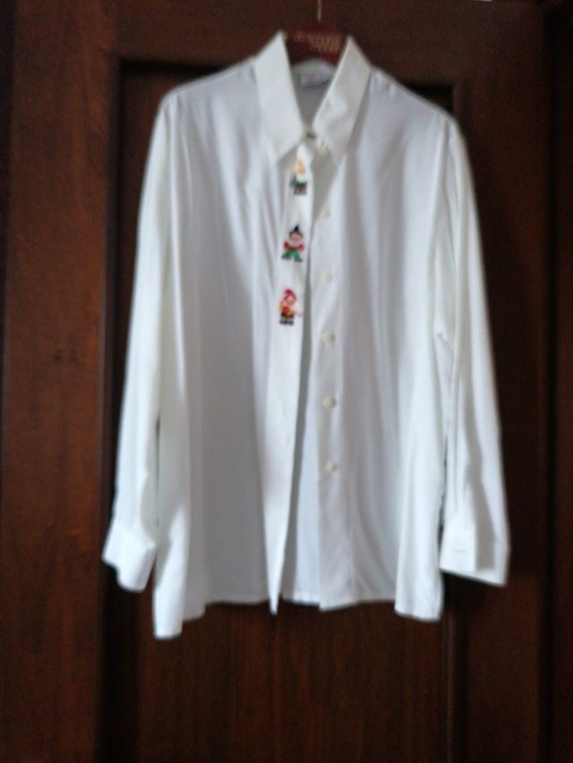 Camicia bianca particolare