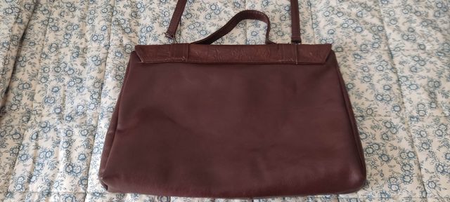 Bolso bandolera marrón tacto piel