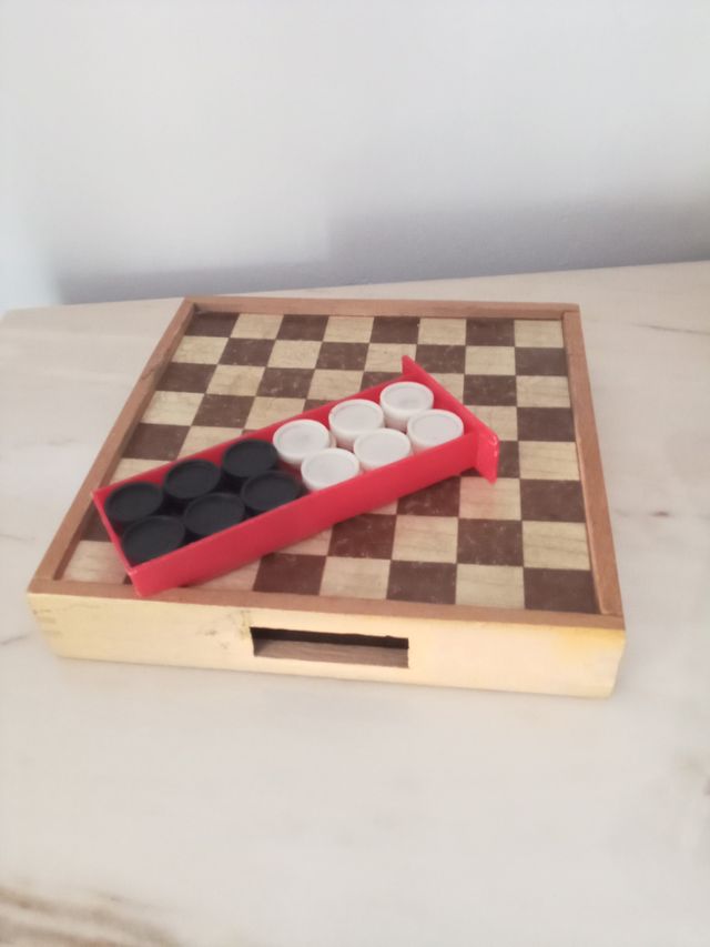 Dama- Tria gioco da tavolo 