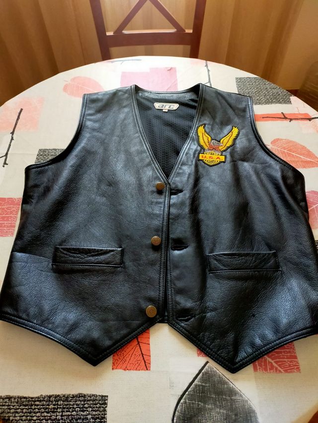 Chaleco motero de piel
