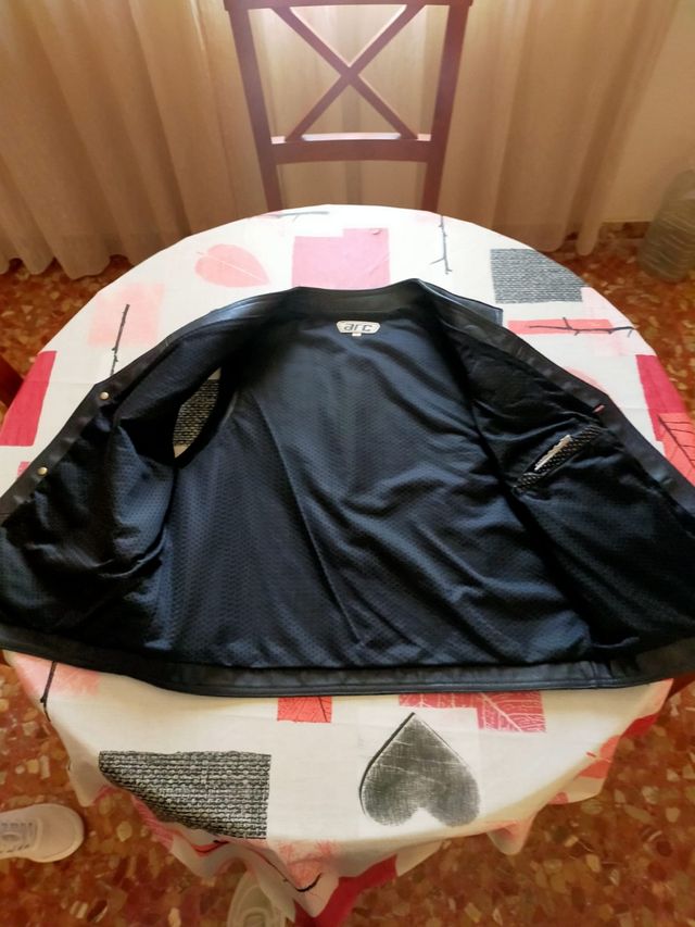 Chaleco motero de piel