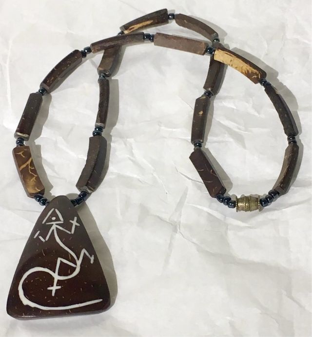 Collar. Madera de coco. 