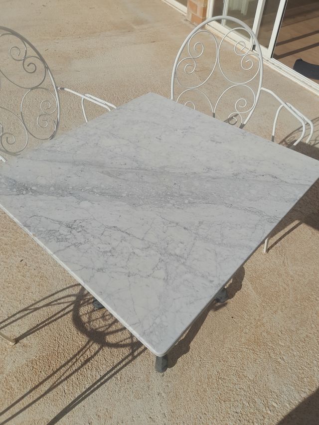 Mesas de mármol.