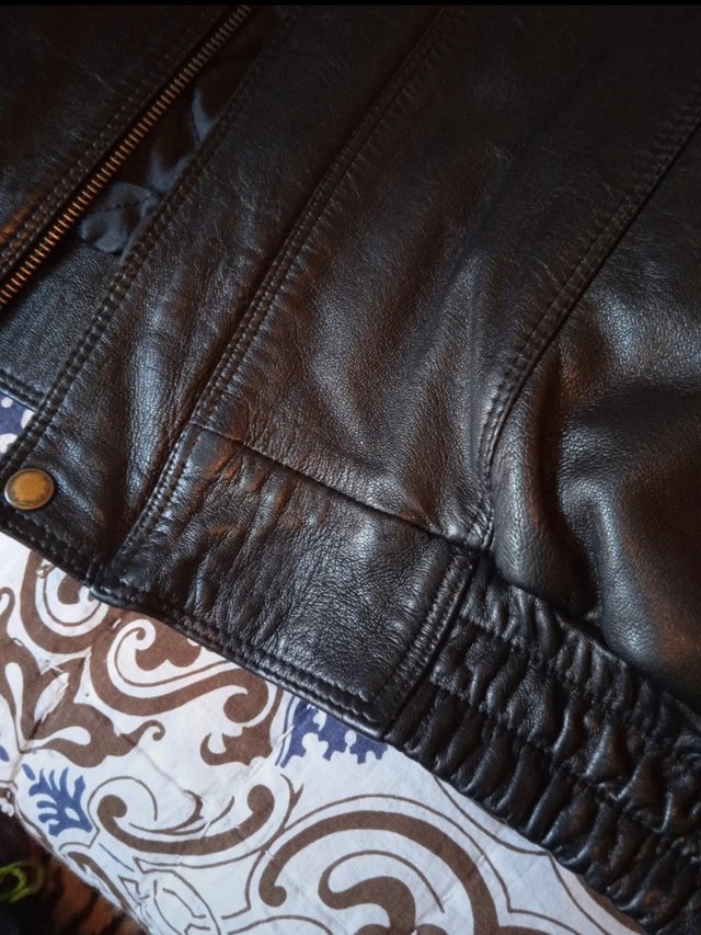 Ocasión!!! Cazadora de cuero.  Talla 58.