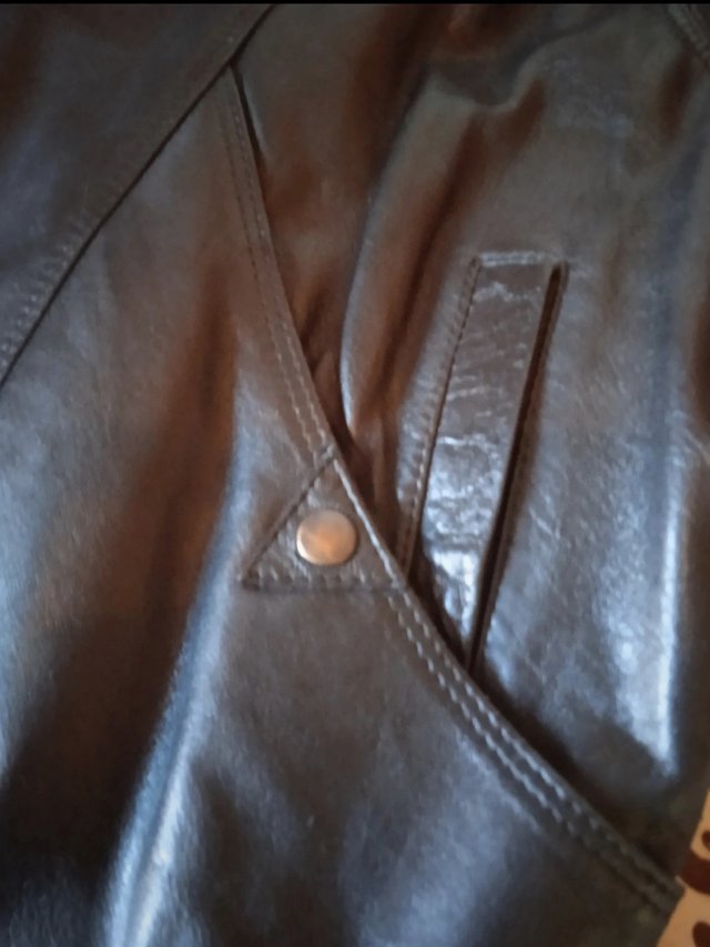 Ocasión!!! Cazadora de cuero.  Talla 58.