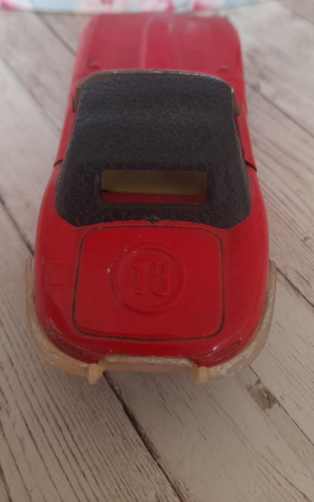 Coche jaguar miniatura antiguo