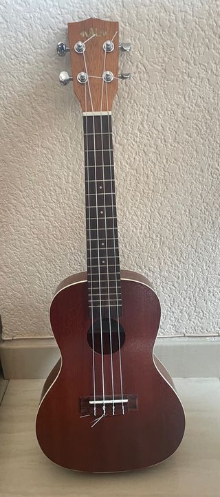 Ukelele Kala con funda acolchada y cejilla/capo