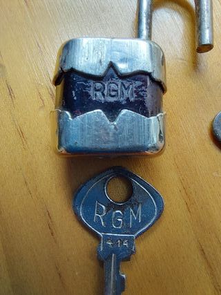 Antiguo candado pequeño miniatura RGM. 2´8 cm