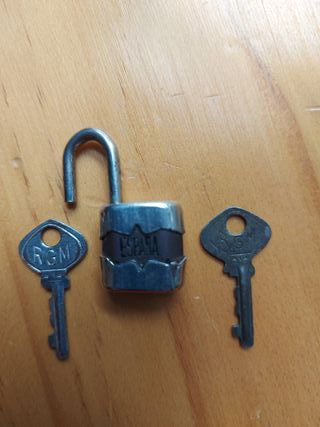 Antiguo candado pequeño miniatura RGM. 2´8 cm