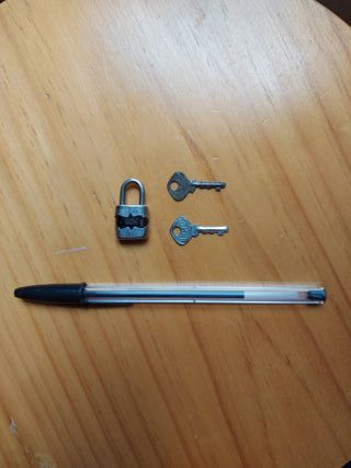 Antiguo candado pequeño miniatura RGM. 2´8 cm