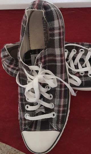 CONVERSE,  REBAJADO 35€ cuadros negros, gris, rojo