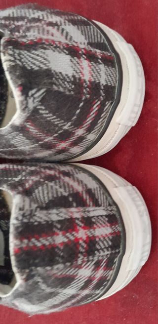 CONVERSE,  REBAJADO 35€ cuadros negros, gris, rojo