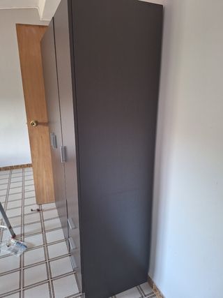 Armario wengué 3 puertas + 3 cajones. Zona Requena