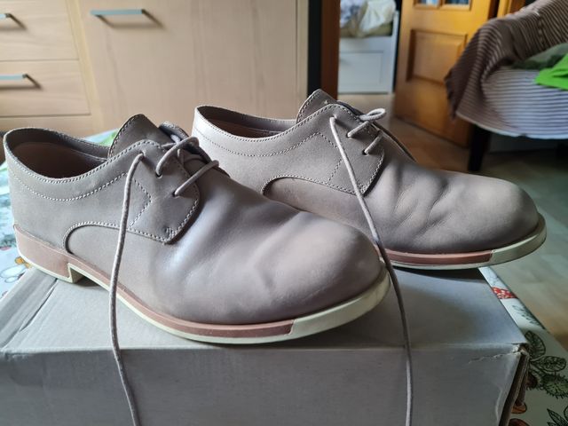 Zapatos de cordones beige