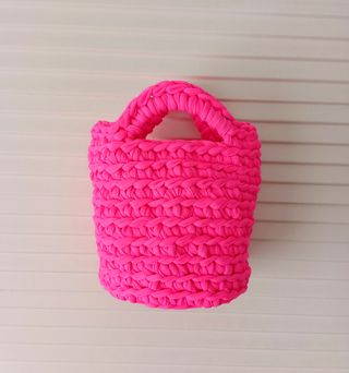 Bolso clutch de fiesta con cadena dorada 