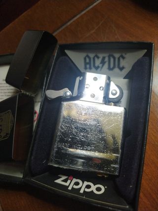 Mechero Zippo AC/DC. Descatalogado