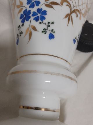 Antiguo florero opalina pintada, alto 22
