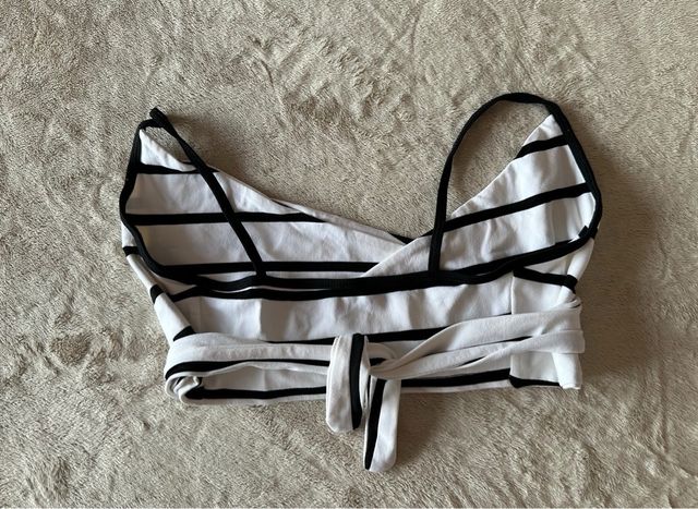 Top corto bianco a righe nere