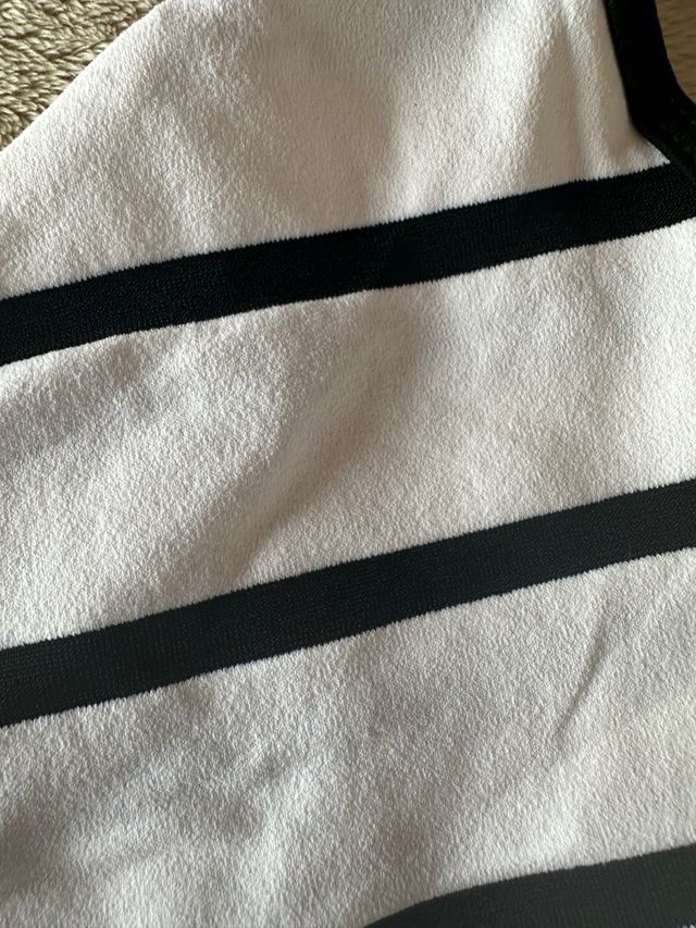 Top corto bianco a righe nere