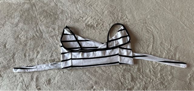 Top corto bianco a righe nere