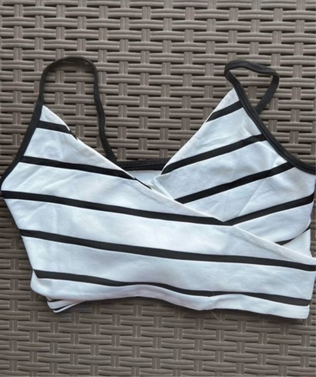 Top corto bianco a righe nere