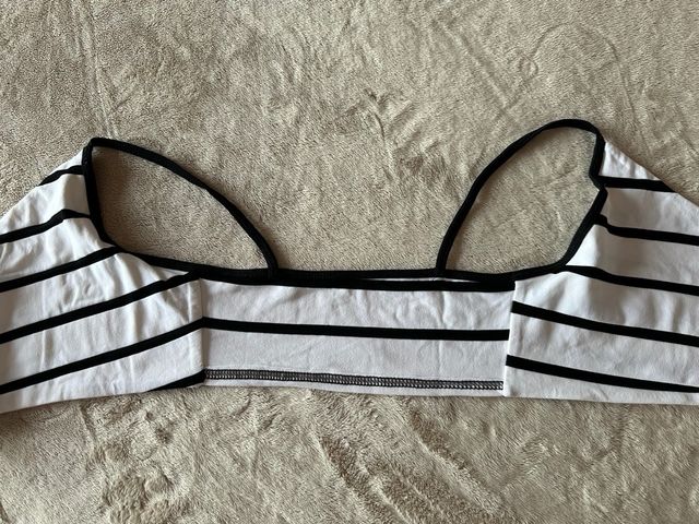 Top corto bianco a righe nere