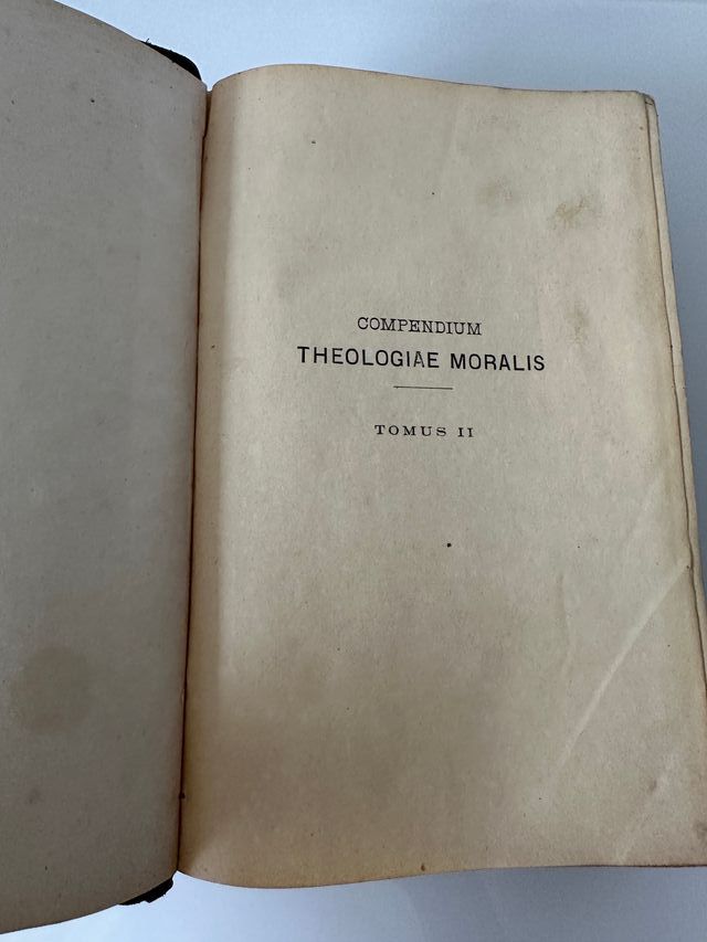Antiguos libros teología moral 1892