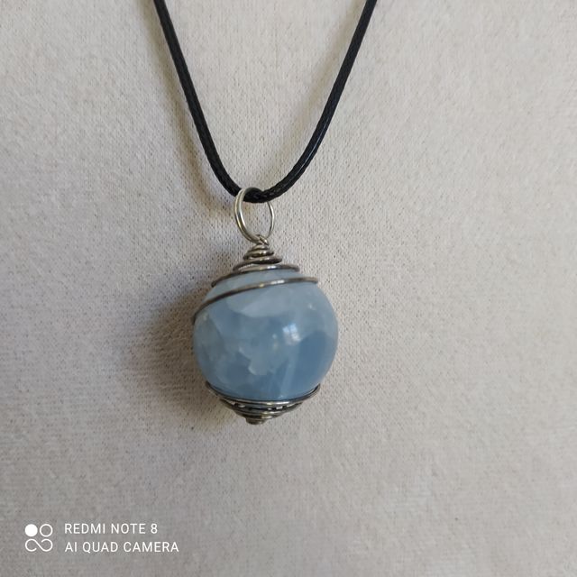 Collana con sfera in Angelite