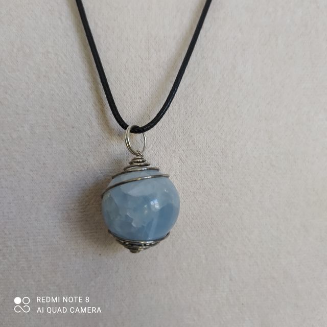 Collana con sfera in Angelite