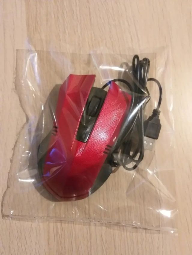 Ratón nuevo rojo