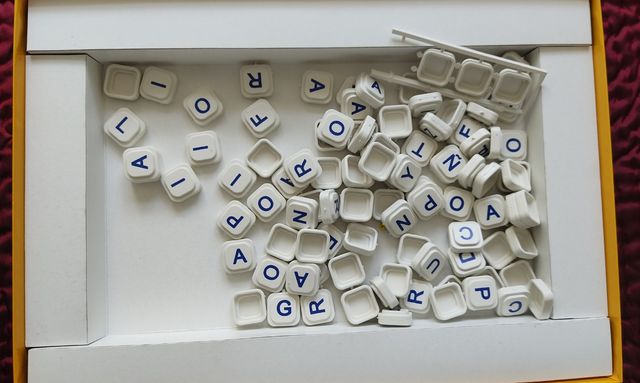 Juego mesa marca Cayro.