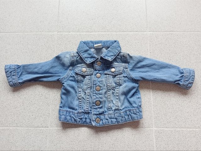 Chaqueta vaquera bebé. H&M. 4-6m