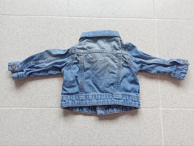 Chaqueta vaquera bebé. H&M. 4-6m