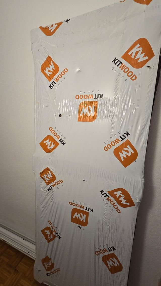 Puerta interior vinilo olmo + tapetas