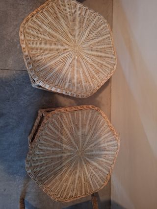 2 rinconeras de mimbre